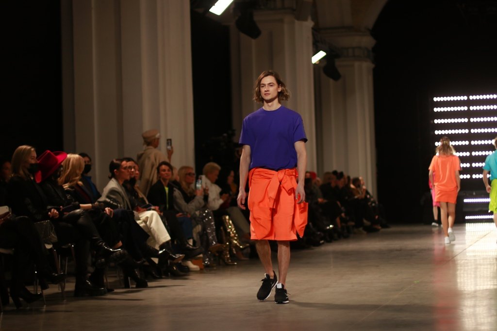 Яркие цвета и стразы: 50 юбилейный сезон UFW открыла коллекция дизайнера HEART RATE 6