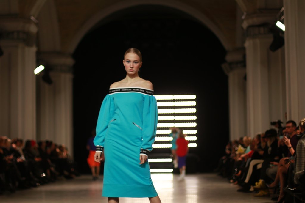 Яркие цвета и стразы: 50 юбилейный сезон UFW открыла коллекция дизайнера HEART RATE 7