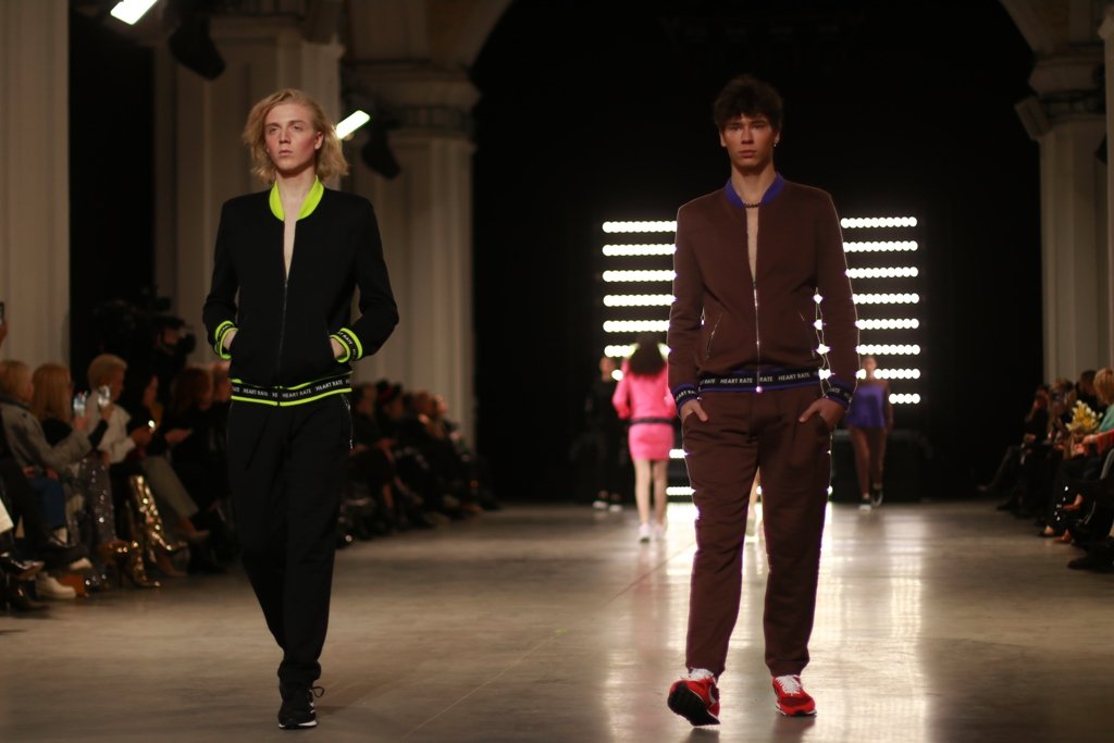 Яркие цвета и стразы: 50 юбилейный сезон UFW открыла коллекция дизайнера HEART RATE 9