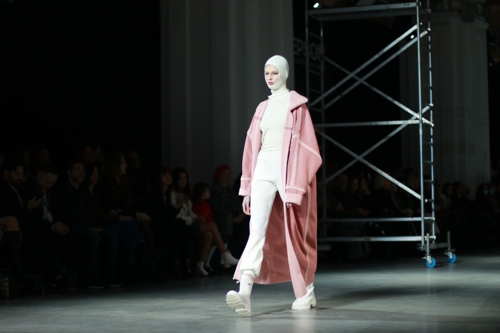 VOROZHBYT&ZEMSKOVA показали свою новую коллекцию про ритм каменных джунглей мегаполиса 16