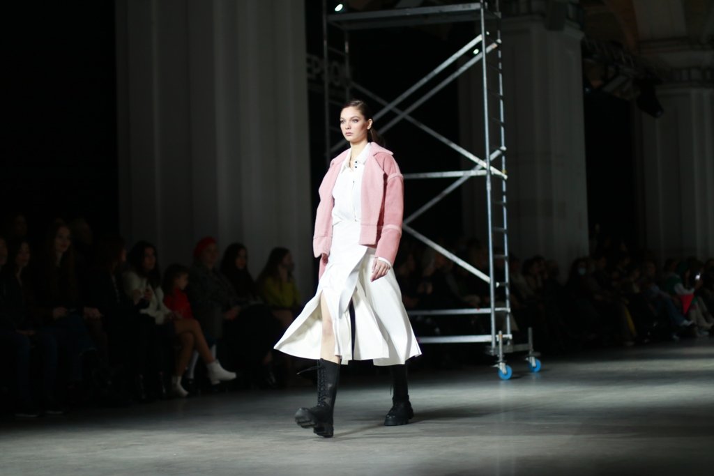 VOROZHBYT&ZEMSKOVA показали свою новую коллекцию про ритм каменных джунглей мегаполиса 17