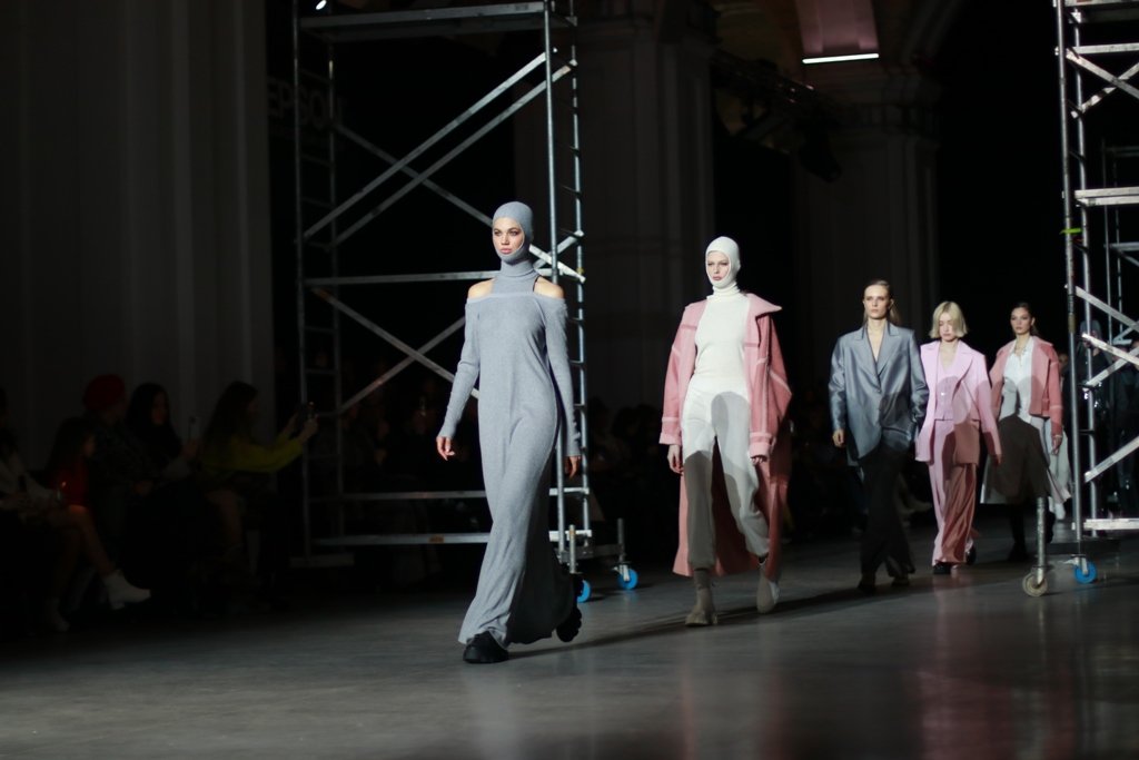 VOROZHBYT&ZEMSKOVA показали свою новую коллекцию про ритм каменных джунглей мегаполиса 18