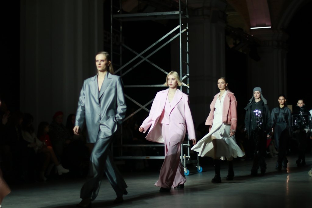 VOROZHBYT&ZEMSKOVA показали свою новую коллекцию про ритм каменных джунглей мегаполиса 20