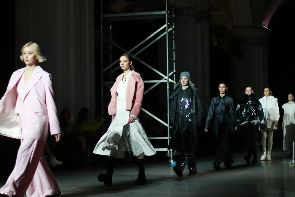 VOROZHBYT&ZEMSKOVA показали свою новую коллекцию про ритм каменных джунглей мегаполиса 21