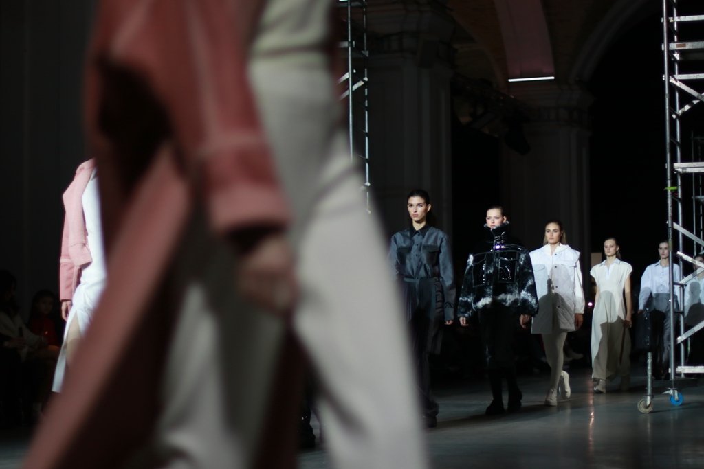 VOROZHBYT&ZEMSKOVA показали свою новую коллекцию про ритм каменных джунглей мегаполиса 22