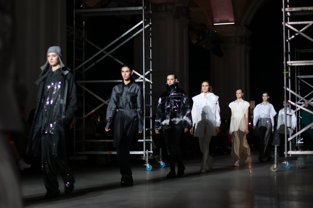 VOROZHBYT&ZEMSKOVA показали свою новую коллекцию про ритм каменных джунглей мегаполиса 23