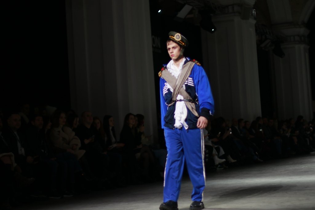 Шинели и трагедия любви: как YADVIGA NETYKSHA новую презентовала коллекцию на бледных мальчиках 2