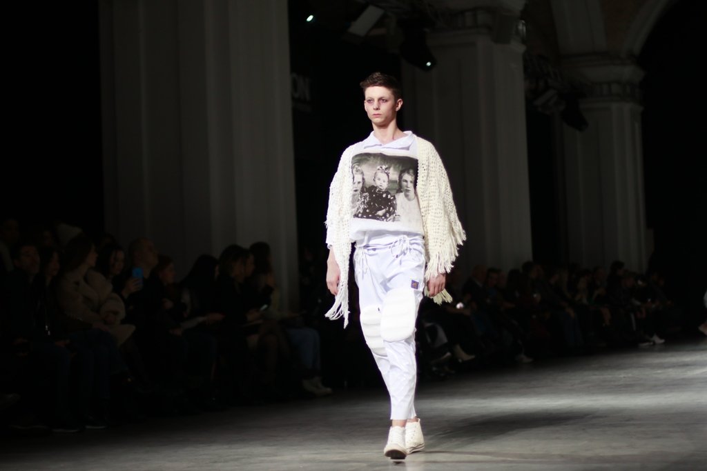 Шинели и трагедия любви: как YADVIGA NETYKSHA новую презентовала коллекцию на бледных мальчиках 6