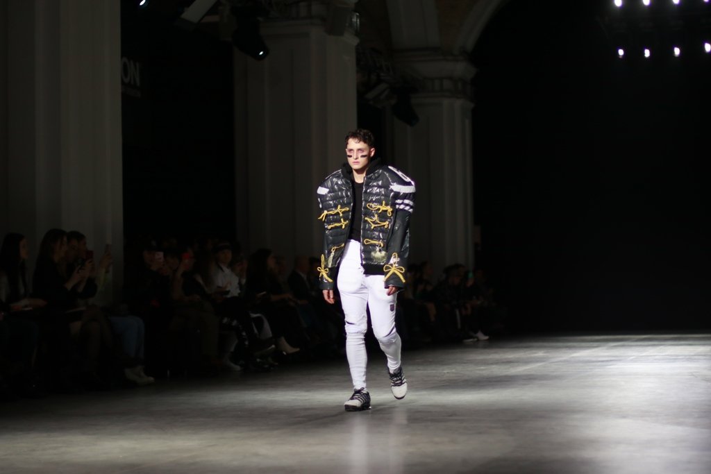 Шинели и трагедия любви: как YADVIGA NETYKSHA новую презентовала коллекцию на бледных мальчиках 8