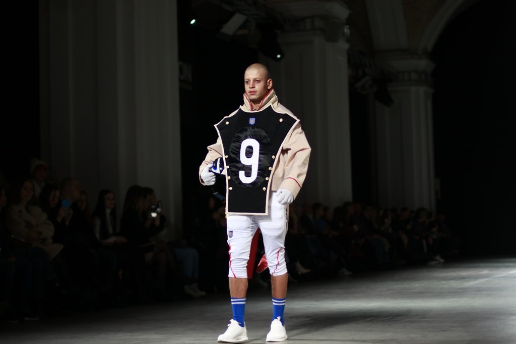 Шинели и трагедия любви: как YADVIGA NETYKSHA новую презентовала коллекцию на бледных мальчиках 13