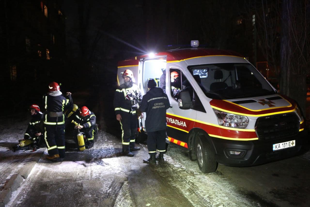 В Киеве во время пожара в квартире нашли тело человека 4
