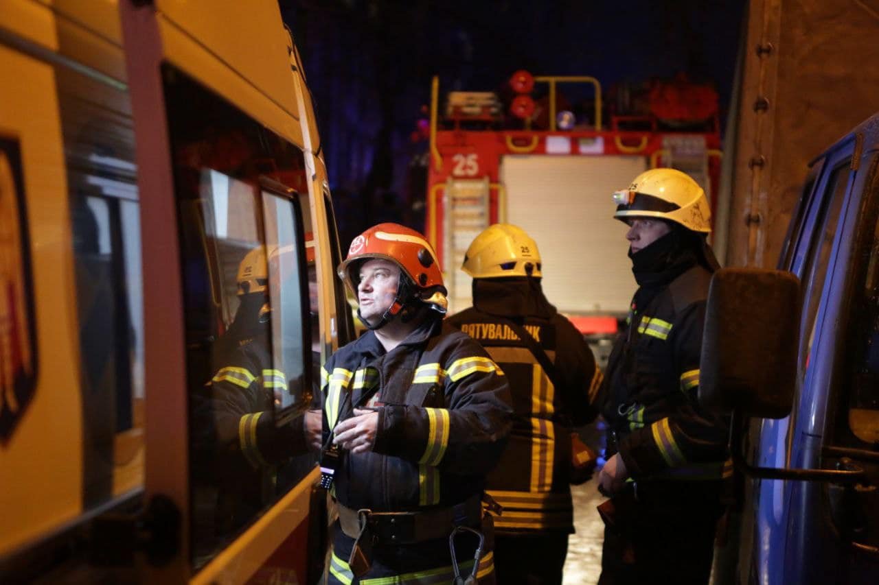 В Киеве во время пожара в квартире нашли тело человека 9