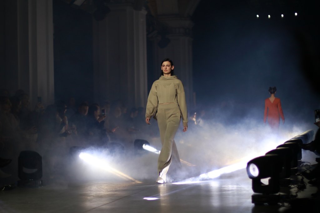 Вдохновленная работами Захи Хадид: как прошла презентация коллекции MALVA FLOREA на Ukrainian Fashion Week FW22-23 2