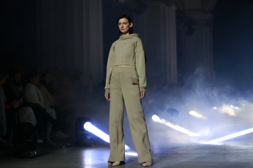 Вдохновленная работами Захи Хадид: как прошла презентация коллекции MALVA FLOREA на Ukrainian Fashion Week FW22-23 4