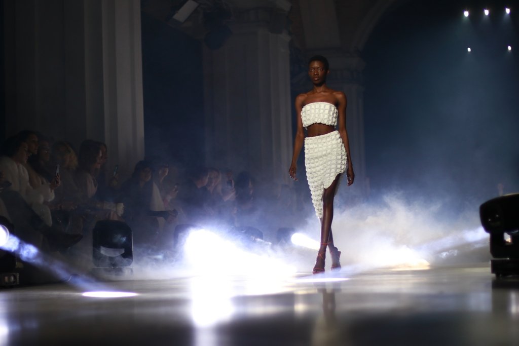 Вдохновленная работами Захи Хадид: как прошла презентация коллекции MALVA FLOREA на Ukrainian Fashion Week FW22-23 7