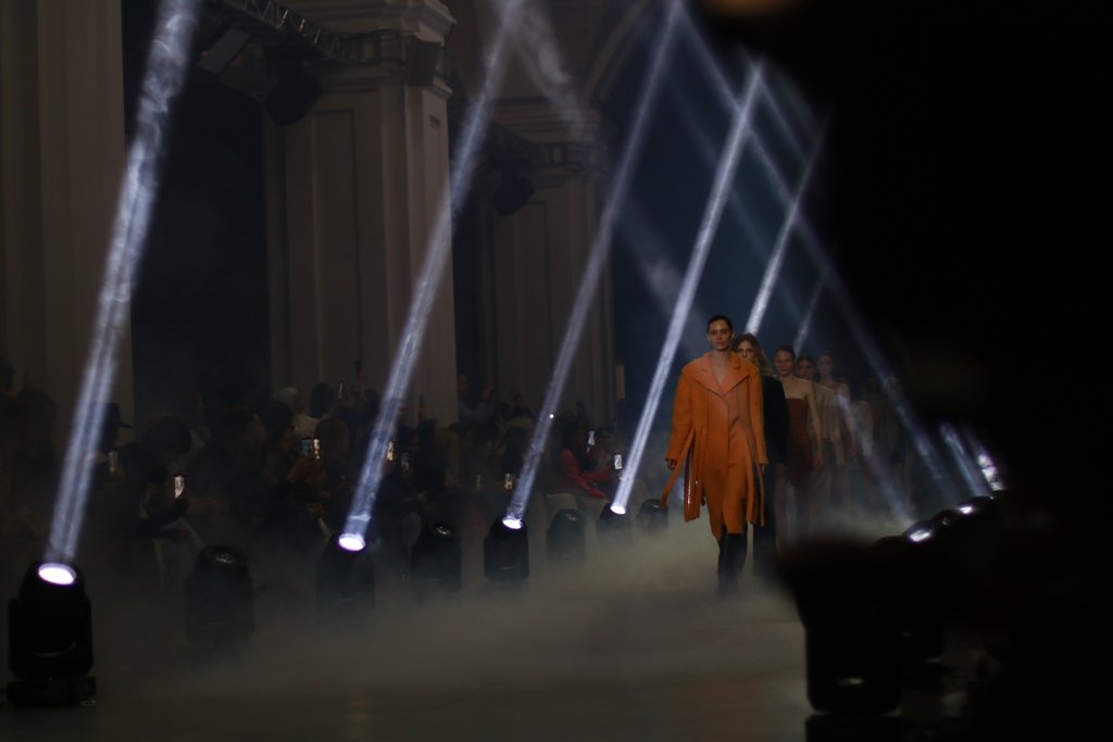 Вдохновленная работами Захи Хадид: как прошла презентация коллекции MALVA FLOREA на Ukrainian Fashion Week FW22-23 12