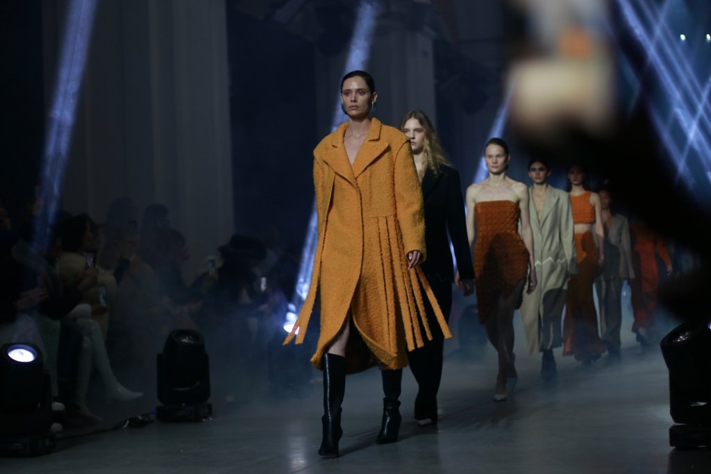 Вдохновленная работами Захи Хадид: как прошла презентация коллекции MALVA FLOREA на Ukrainian Fashion Week FW22-23 14