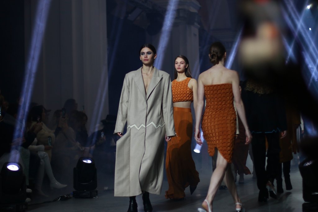 Вдохновленная работами Захи Хадид: как прошла презентация коллекции MALVA FLOREA на Ukrainian Fashion Week FW22-23 15