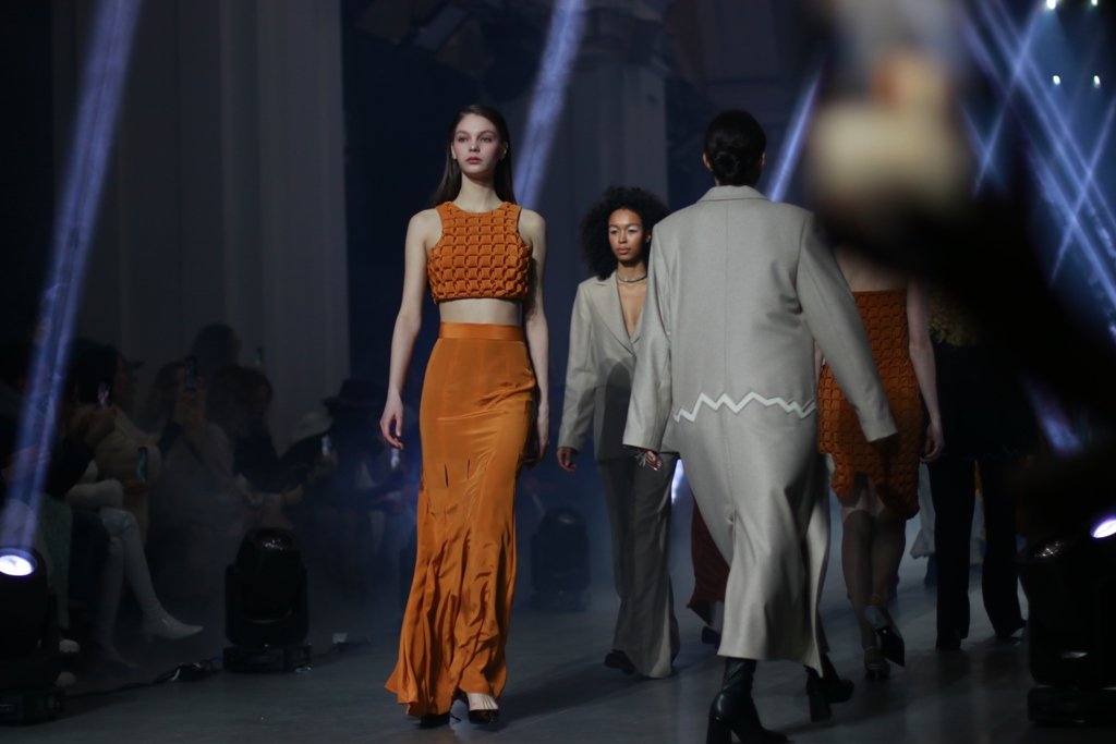 Вдохновленная работами Захи Хадид: как прошла презентация коллекции MALVA FLOREA на Ukrainian Fashion Week FW22-23 16