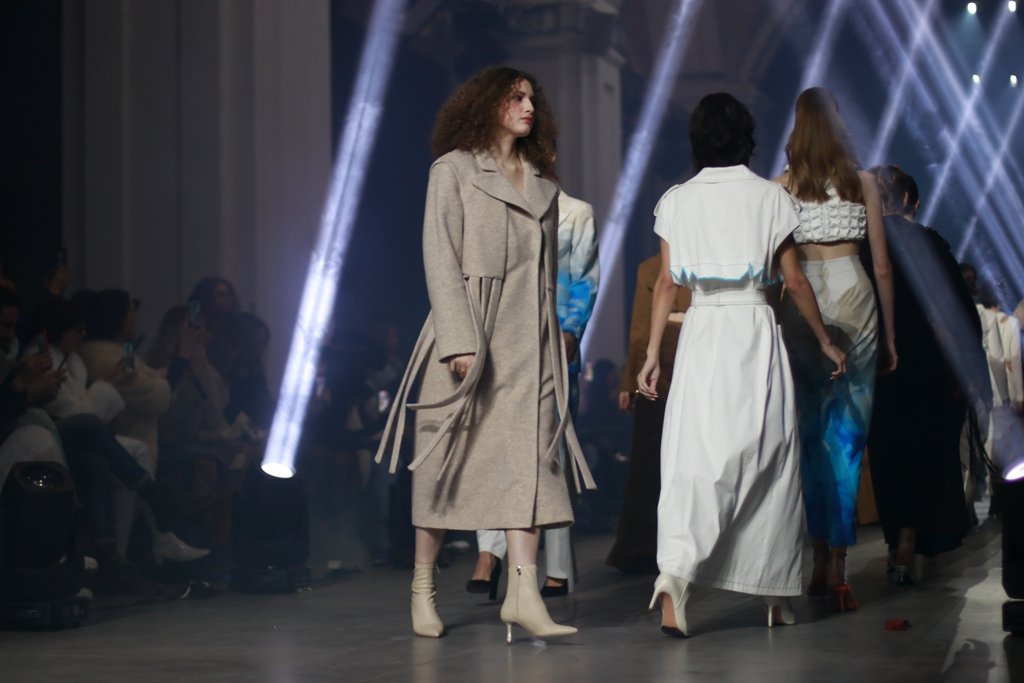 Вдохновленная работами Захи Хадид: как прошла презентация коллекции MALVA FLOREA на Ukrainian Fashion Week FW22-23 18