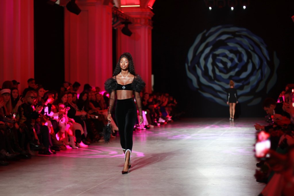 Пылает от чувства влюбленности: как прошла презентация коллекции Lallier на Ukrainian Fashion Week FW22-23 6