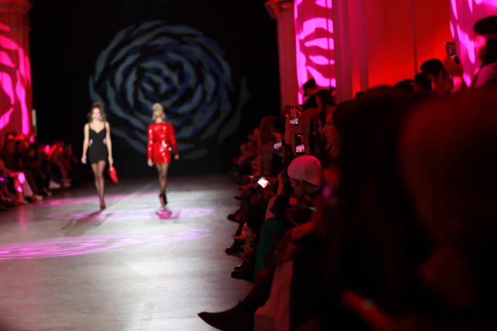 Пылает от чувства влюбленности: как прошла презентация коллекции Lallier на Ukrainian Fashion Week FW22-23 7