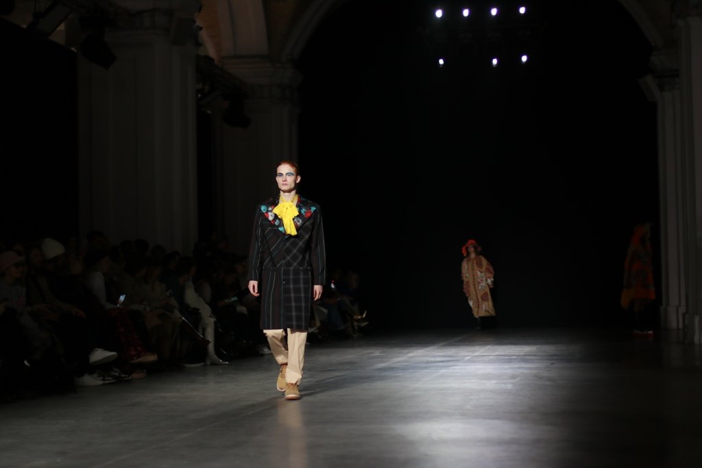 Платья и костюмы из лоскутов: как прошла презентация коллекции LEM на Ukrainian Fashion Week FW22-23 6
