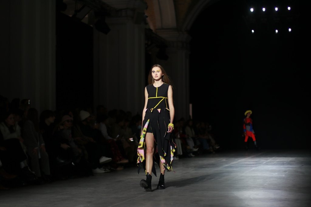 Платья и костюмы из лоскутов: как прошла презентация коллекции LEM на Ukrainian Fashion Week FW22-23 9