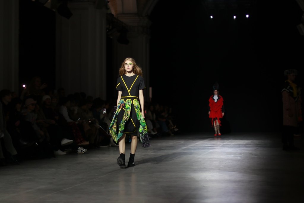 Платья и костюмы из лоскутов: как прошла презентация коллекции LEM на Ukrainian Fashion Week FW22-23 10