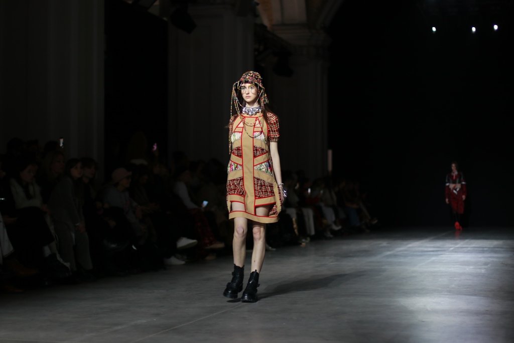 Платья и костюмы из лоскутов: как прошла презентация коллекции LEM на Ukrainian Fashion Week FW22-23 13
