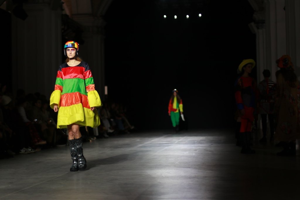 Платья и костюмы из лоскутов: как прошла презентация коллекции LEM на Ukrainian Fashion Week FW22-23 15