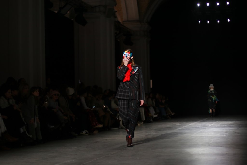 Платья и костюмы из лоскутов: как прошла презентация коллекции LEM на Ukrainian Fashion Week FW22-23 17