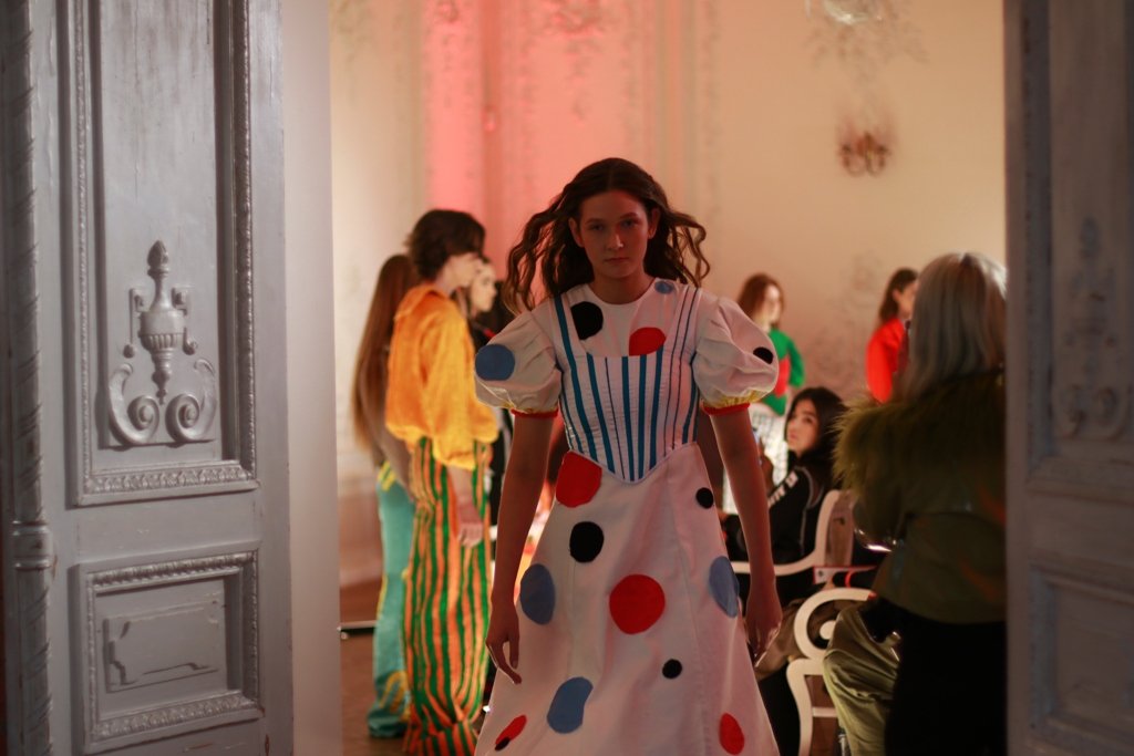 Вий и Половчанка в стенах Шоколадного домика: как прошел показ коллекции ZVOLI на Ukrainian Fashion Week FW22-23 3