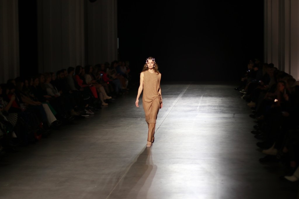 Женщина, способная остановить время: как прошел показ CHUPRINA на Ukrainian Fashion Week FW22-23 1