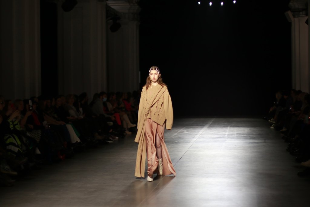 Женщина, способная остановить время: как прошел показ CHUPRINA на Ukrainian Fashion Week FW22-23 2