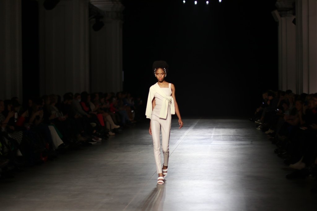 Женщина, способная остановить время: как прошел показ CHUPRINA на Ukrainian Fashion Week FW22-23 3