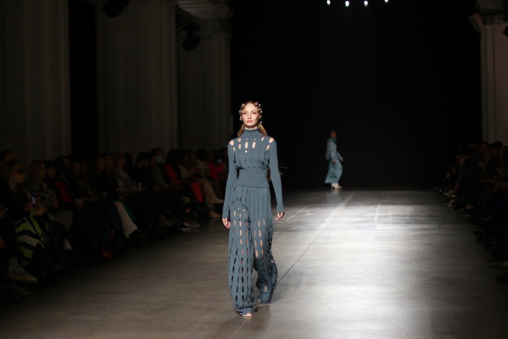 Женщина, способная остановить время: как прошел показ CHUPRINA на Ukrainian Fashion Week FW22-23 6