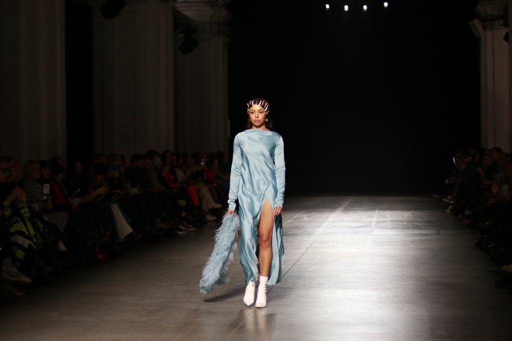 Женщина, способная остановить время: как прошел показ CHUPRINA на Ukrainian Fashion Week FW22-23 7