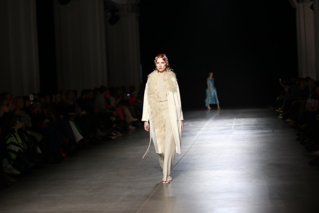 Женщина, способная остановить время: как прошел показ CHUPRINA на Ukrainian Fashion Week FW22-23 9