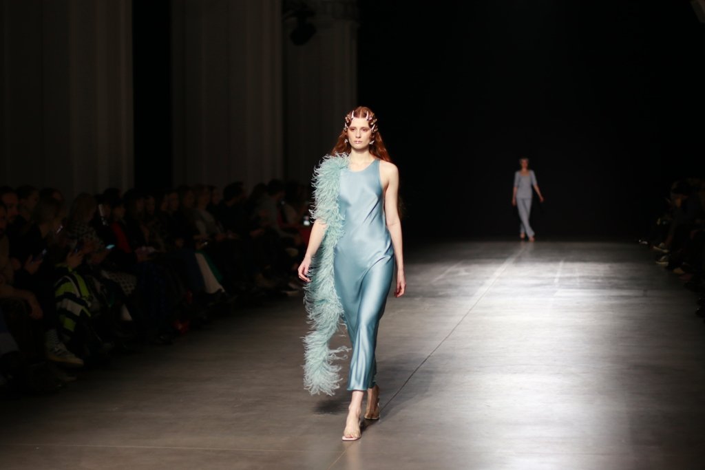 Женщина, способная остановить время: как прошел показ CHUPRINA на Ukrainian Fashion Week FW22-23 10