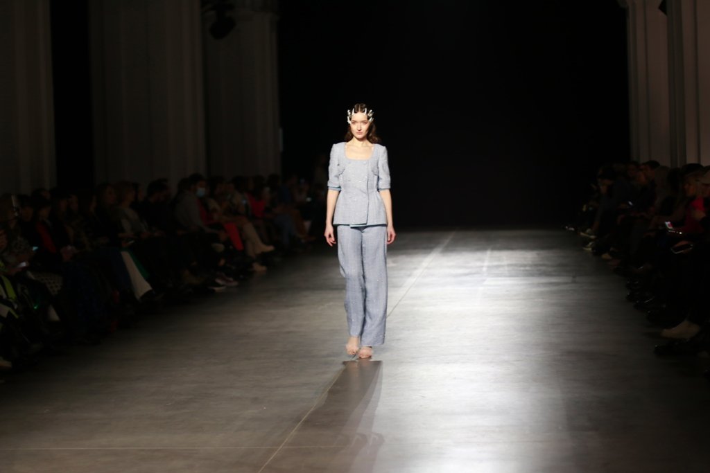 Женщина, способная остановить время: как прошел показ CHUPRINA на Ukrainian Fashion Week FW22-23 11