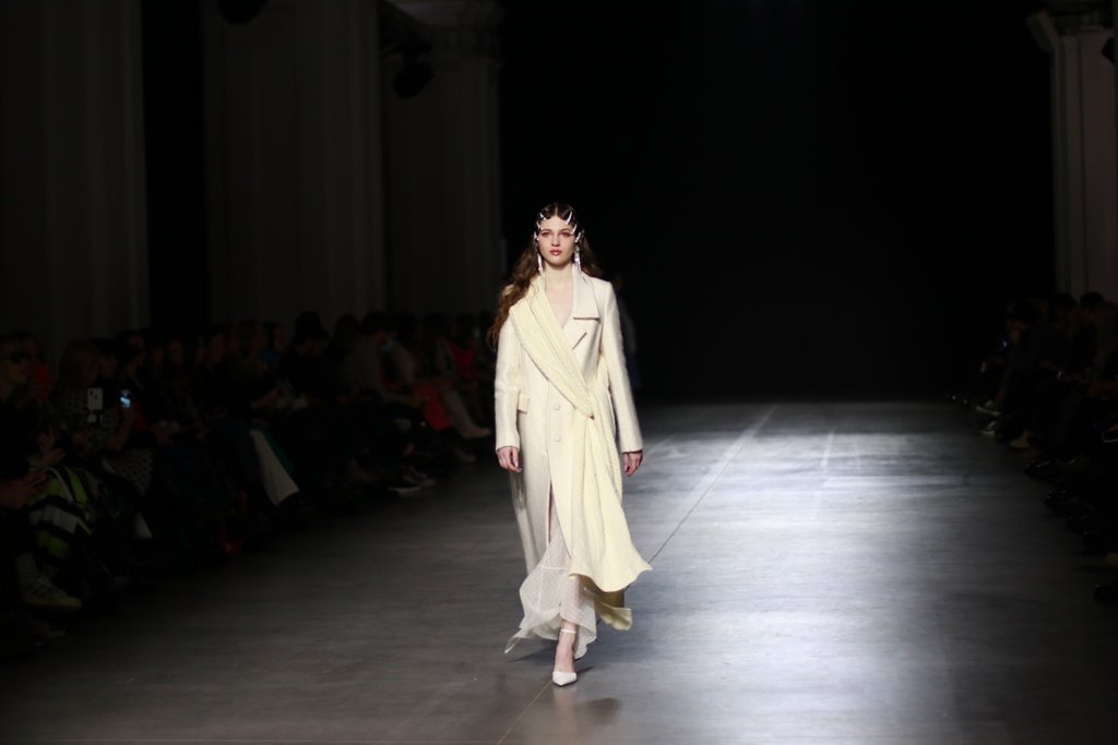 Женщина, способная остановить время: как прошел показ CHUPRINA на Ukrainian Fashion Week FW22-23 15