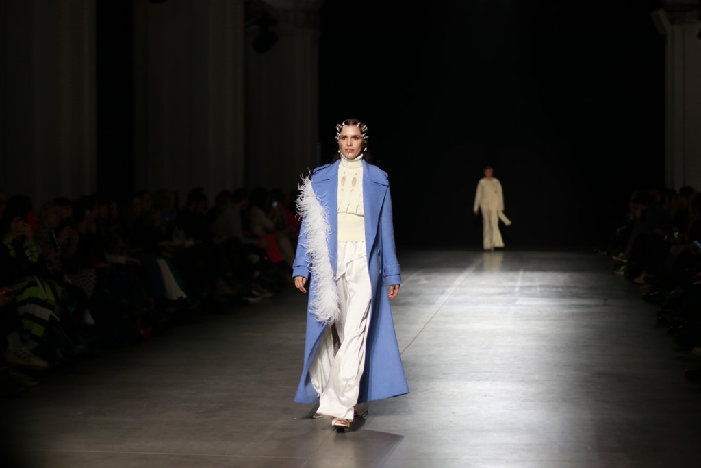 Женщина, способная остановить время: как прошел показ CHUPRINA на Ukrainian Fashion Week FW22-23 16