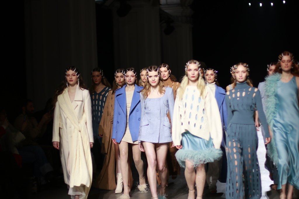 Женщина, способная остановить время: как прошел показ CHUPRINA на Ukrainian Fashion Week FW22-23 20