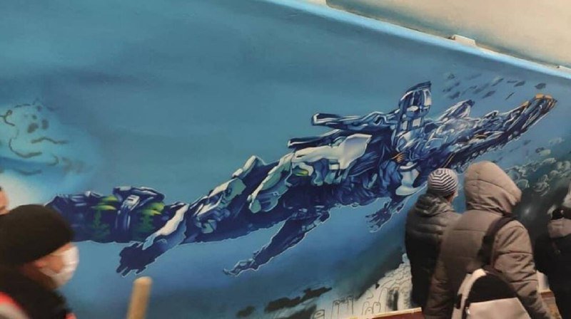 В Киеве между станциями метро "Крещатик" и "Майдан Независимости" появился новый мурал: что он значит 2