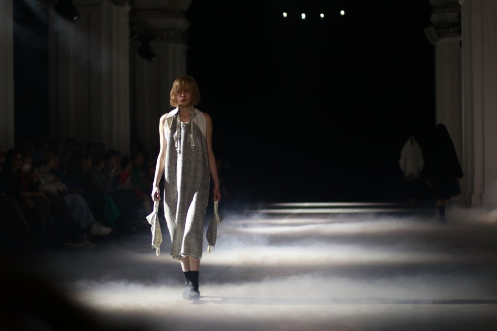 Дуальность и скрытые смыслы: бренд DZHUS устроил показ-перформанс на Ukrainian Fashion Week FW22-23 9