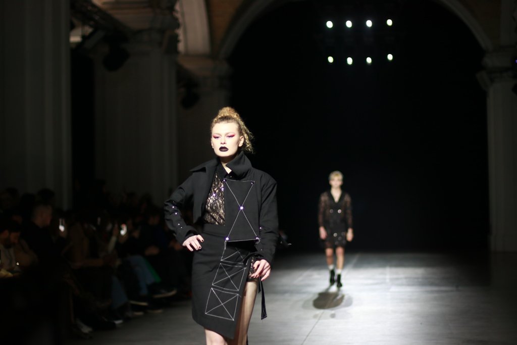 Кимоно и уличная мода: первый темнокожий украинский дизайнер Iron Thread презентовал новую коллекцию на UFW 2