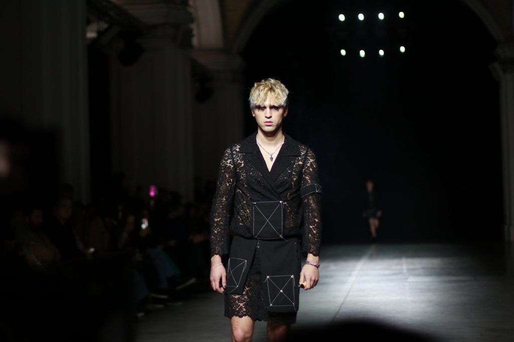 Кимоно и уличная мода: первый темнокожий украинский дизайнер Iron Thread презентовал новую коллекцию на UFW 3