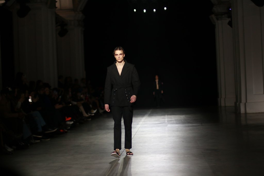 Кимоно и уличная мода: первый темнокожий украинский дизайнер Iron Thread презентовал новую коллекцию на UFW 6