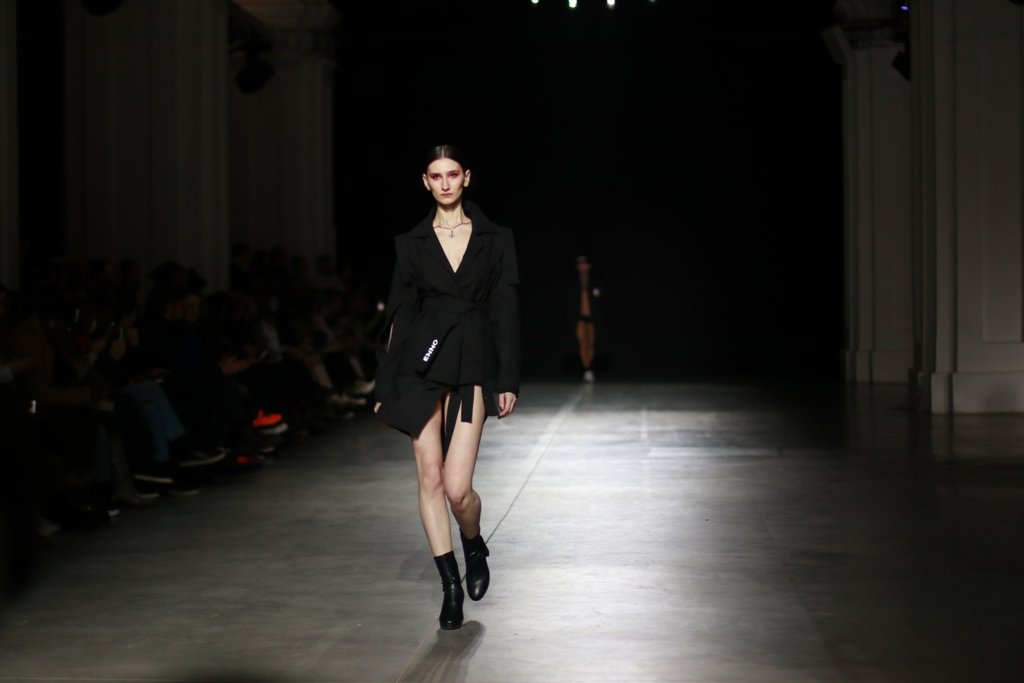 Кимоно и уличная мода: первый темнокожий украинский дизайнер Iron Thread презентовал новую коллекцию на UFW 17